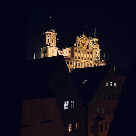 Maerzenbad Palais - Altstadt & Rathausblick * Augsburg