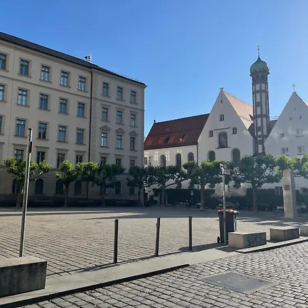 Maerzenbad Palais - Altstadt & Rathausblick Augsburg